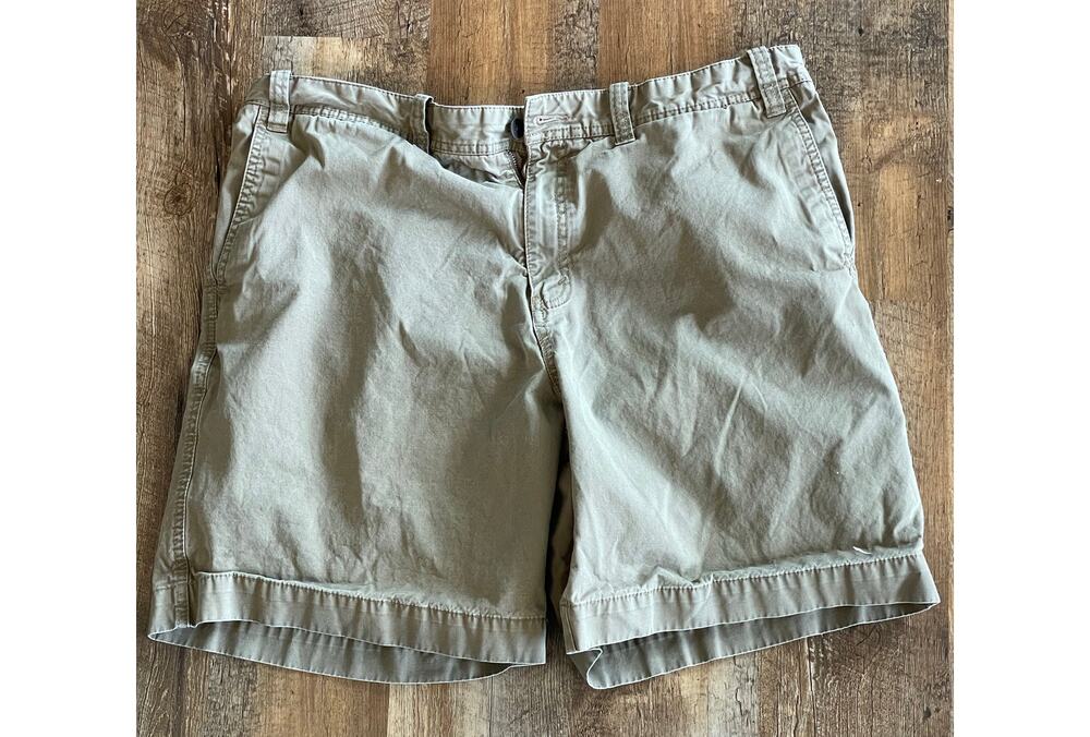 Eddie Bauer Khaki Bermudas 100% Cotton men's 38 waist